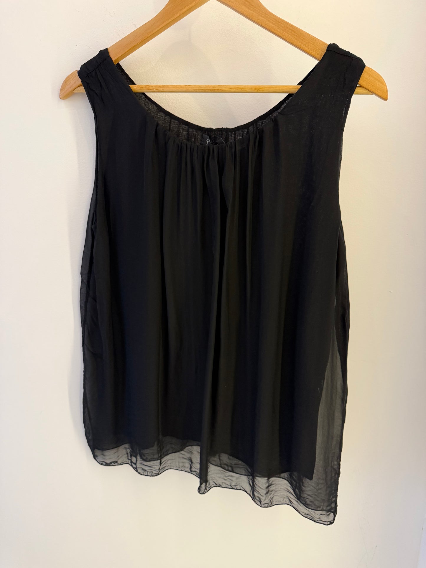 Sleeveless Silk Blouse/Black