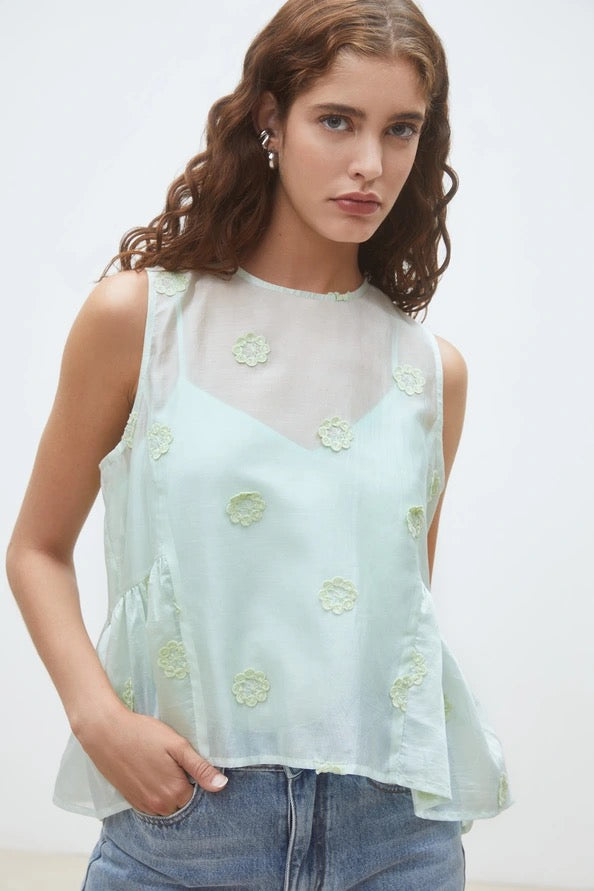 Lywen Sleeveless Blouse