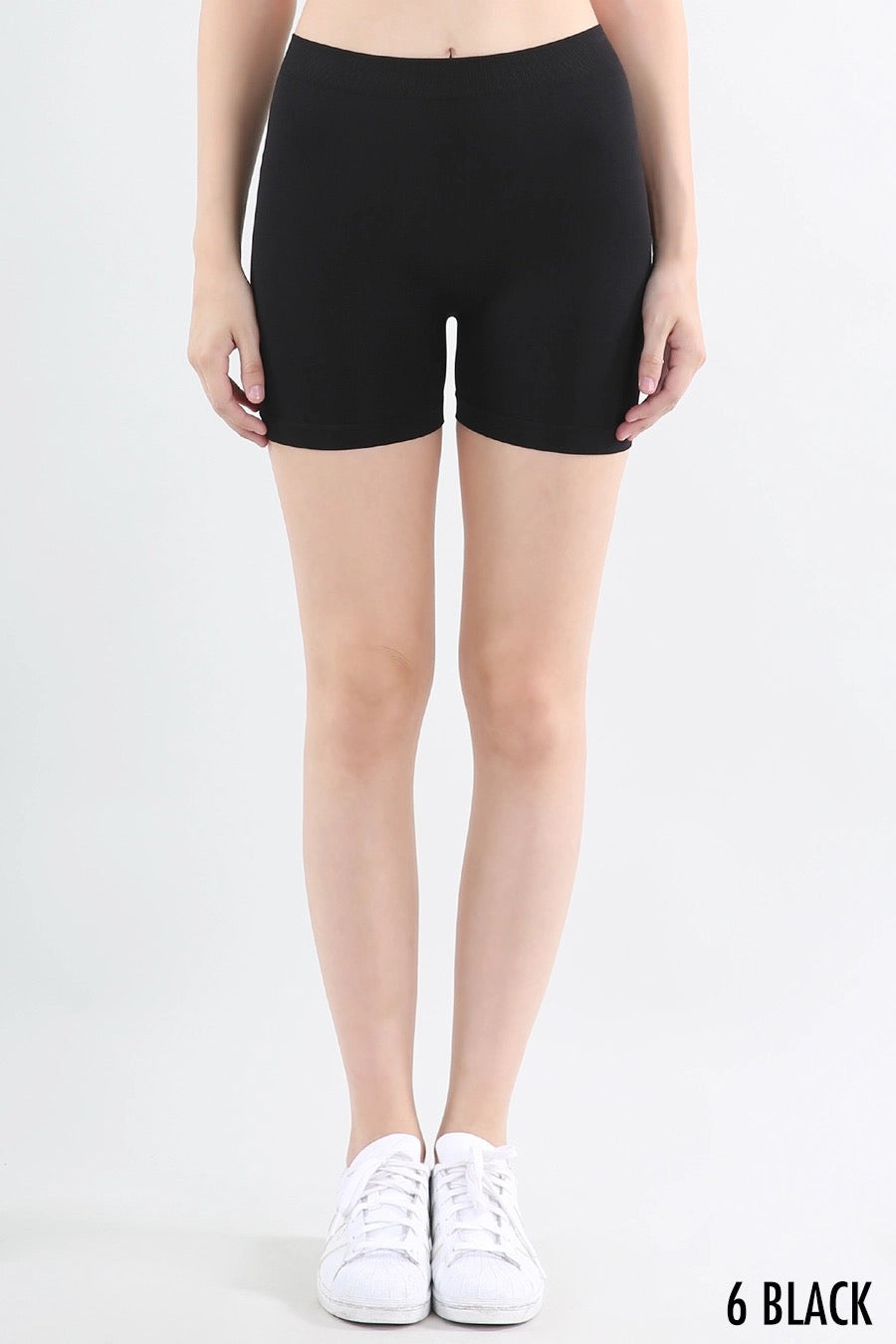 NikiBiki Shorts Black