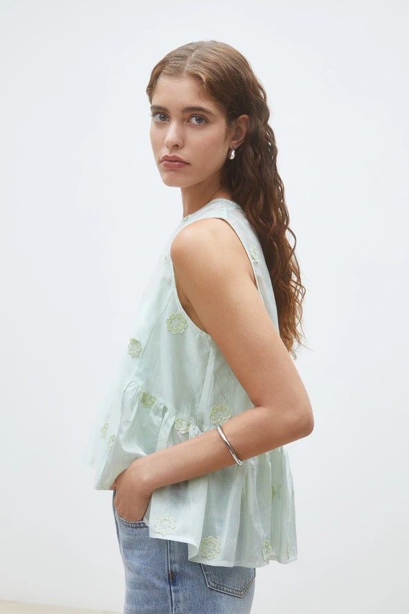 Lywen Sleeveless Blouse